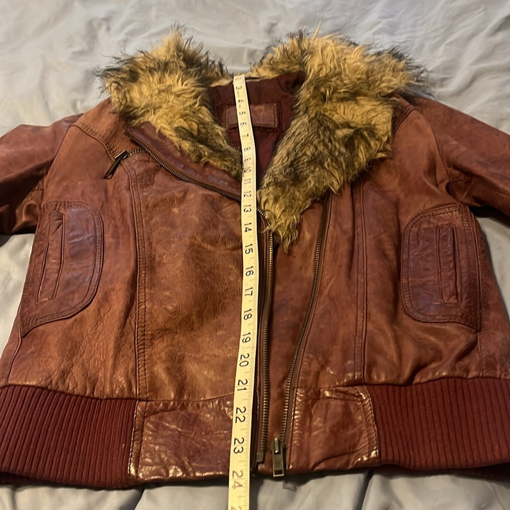 Lived in Bershaka Leather Jacket with Faux fur collar - Picture 6 of 15